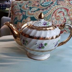 6 cup vintage Ellsgreave England teapot